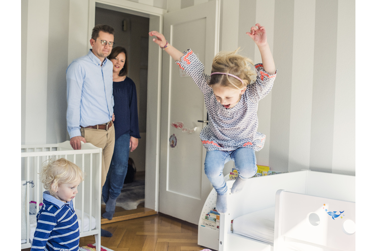 Kathrin und Nils Ulrich mit ihren beiden Kindern. 