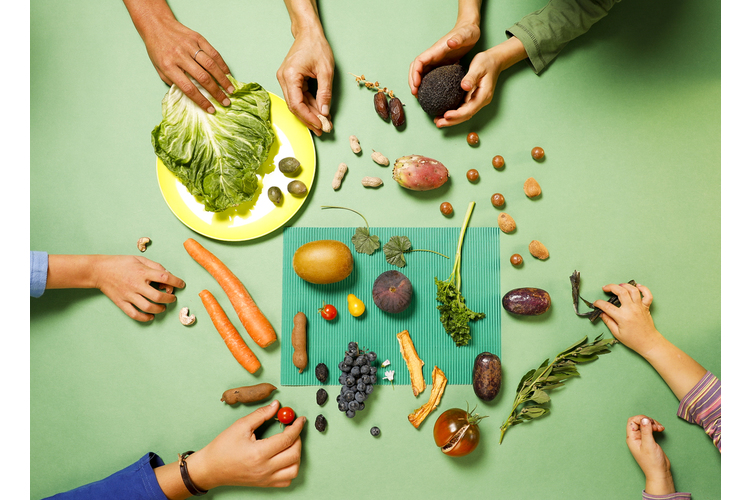 «Und was essen Sie so?»  Bei der Patchworkfamilie von Sandra und Tanja ist alles roh. Als Rohkost gelten Naturprodukte, die nicht über 40 Grad erwärmt wurden.