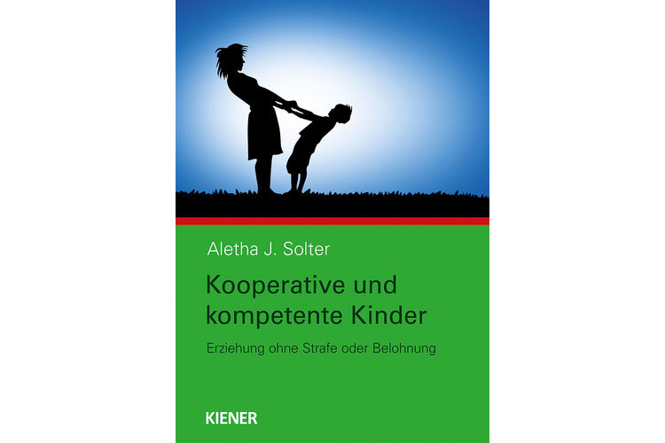 Aletha J. Solter:Kooperative und kompetente Kinder – Erziehung ohne Strafe oder Belohnung.Kiener 2021, 256 Seiten, ca. 41 Fr. (erscheint im Juni) Die Entwicklungspsychologin Aletha Solter gibt in diesem neuen Buch den Eltern Anleitungen, wie sie eine kooperative Beziehung zu ihren Kindern entwickeln können. Sie erklärt, wie Kinder ohne Lob und Tadel zu selbstbewussten und mitfühlenden Menschen erzogen werden. Sie geht dabei gut nachvollziehbar auf praktische Themen wie «Tränen und Wutanfälle», «Essen und Beschwerden» oder «Ängste und Schrecken» ein.