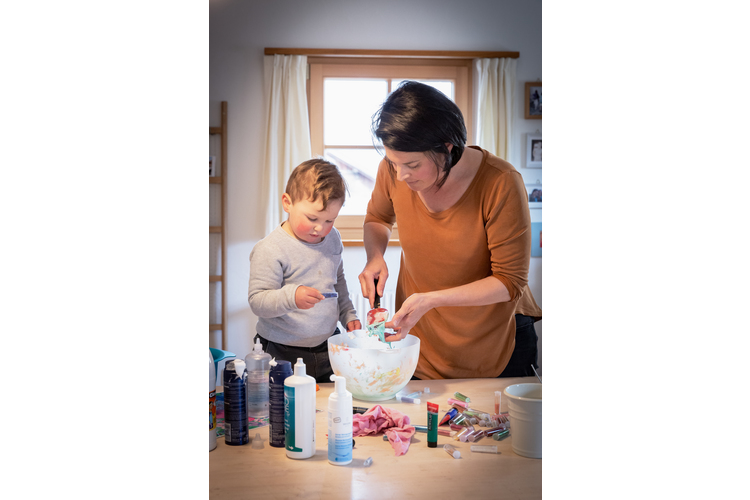 ca991b03dd10484b7370405da66a479c.jpeg Kinderzeit: Chiara Erni-Biondi mit ihrem Sohn Charlie-Corsin. Lesen Sie ihre Erzählung: «Irgendwann reichts»