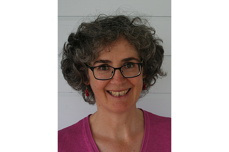 cbc0cb321ecd30f3c0e0dd8dd1f9390f.png Dr. Sina Bardill ist Psychologin FSP, Supervisorin und Coach BSO. Sie arbeitet seit fast 20 Jahren als Beraterin und Trainerin in eigener Praxis in Scharans GR und Luzern.