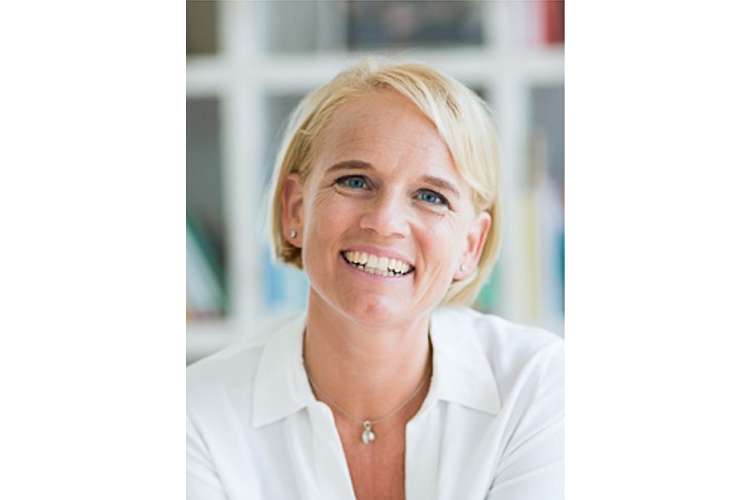 d07aacb12df2daa74a3393ef87f4db8a.png Caroline Märki, 48, ist Gründerin und Leiterin von familylab.ch, Familienberaterin nach Jesper Juul und Eltern- und Erwachsenenbildnerin mit eidgenössischem Fachausweiss. Caroline Märki ist verheiratet, Mutter von zwei erwachsenen Töchtern und einem Sohn, 16, und lebt in Männedorf ZH.