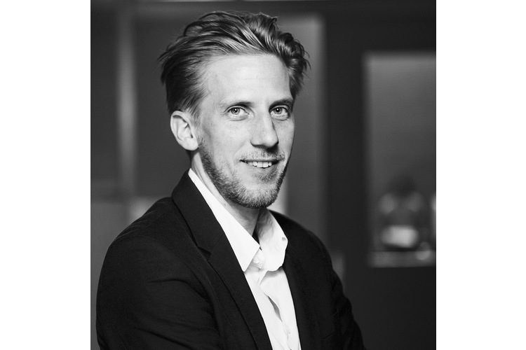 Mikael Krogerus ist Autor und Redaktor des «Magazins». Im ElternMagazin Fritz+Fränzi schreibt er eine Kolumne im Wechsel mit Michèle Binswanger. Mikael Krogerus ist Vater einer Tochter und eines Sohnes. Er lebt mit seiner Familie in Basel.