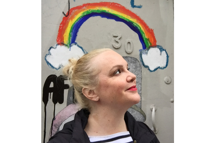 d2ee5bcd25ca592a6f1b367c573009f6.jpg Steffi Hidber ist 45 Jahre alt und lebt mit ihrem Mann und den beiden Töchtern mitten Zürich. Die Journalistin schreibt leidenschaftlich über Schönes auf ihrem Blog www.heypretty.ch. Mia und Steffi Hidber schreiben hier in regelmässigen Abständen über Themen, die sie in ihrem Mutter-Tochter-Alltag beschäftigen.