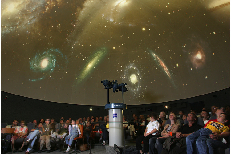 db206e6ef8f065baaf7da91bef0679f7.jpg Das Planetarium in Kreuzlingen entführt ins Weltall... Foto: Planetarium Sternwarte Kreuzlingen