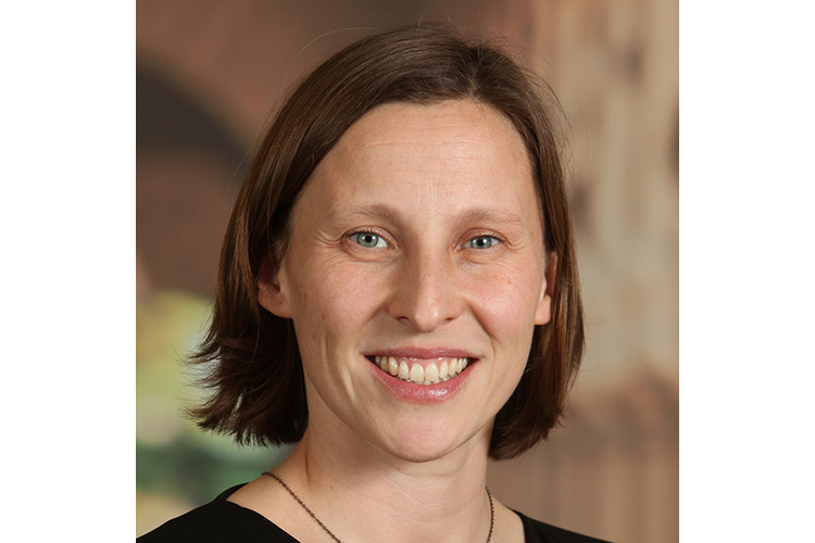 Zur Autorin: Jelena Obradović ist ausserordentliche Professorin am Entwicklungs- und Psychologischen Wissenschaftsprogramm der Stanford Graduate School of Education. Jelenas Forschung untersucht, wie bei Kindern das Zusammenspiel von physiologischer Stresserregung, Fähigkeiten zur Selbstregulation und der Qualität der Betreuungsumgebung zu Gesundheit, Lernen und Wohlbefinden über einen Zeitraum beitragen. Derzeit arbeitet sie an der Entwicklung von neuartigen, pragmatischen und skalierbaren Bewertungsmethoden für Exekutive Funktionen, Emotionsregulation und Motivation.