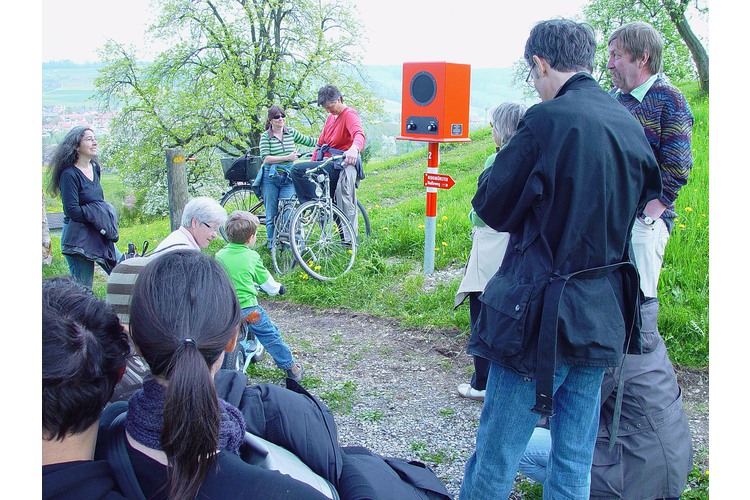 Auf dem Radioweg den alten Stimmen lauschen. Bild: DNS-Transport /Zug