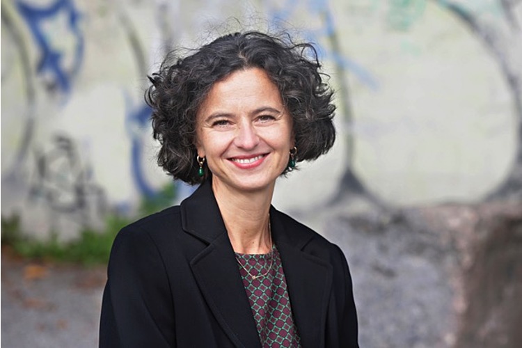 f3807fe21f930e31e71d94c5ecba19e6.jpeg Judith Jordáky ist Fachmitarbeiterin und Beraterin bei der Zürcher Anlaufstelle Rassismus ZüRAS. Sie berät Betroffene und Angehörige und sucht nach individuellen Lösungsansätzen. Anlaufstellen gibt es in allen Schweizer Kantonen. www.zueras.ch