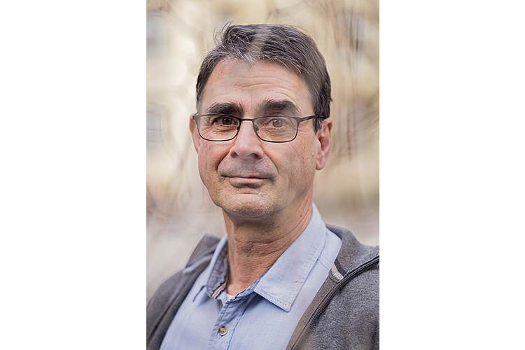 f673770d86b24b3ca8bd1b164801dabf.jpg Reinhard Winter, 61, gilt als einer der profiliertesten Jungenexperten im deutschsprachigen Raum. Der Vater zweier erwachsener Kinder ist Diplompädagoge, in der Leitung des Sozialwissenschaftlichen Instituts Tübingen (D) und Autor zahlreicher Bücher zu Jungenthemen. Zuletzt erschien von ihm «Jungen und Pubertät. In Beziehung bleiben, wenn alles anders wird», Beltz 2020, ca. 24 Fr.