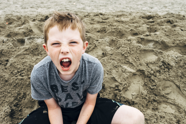 «Buben haben medial jede Menge prügelnder Superhelden als Vorbilder, weibliche Heldinnen sind selten aggressiv», sagt der Schulsozialarbeiter Christian Zbinden. Bild: Maryanne Gobble / Plainpicture