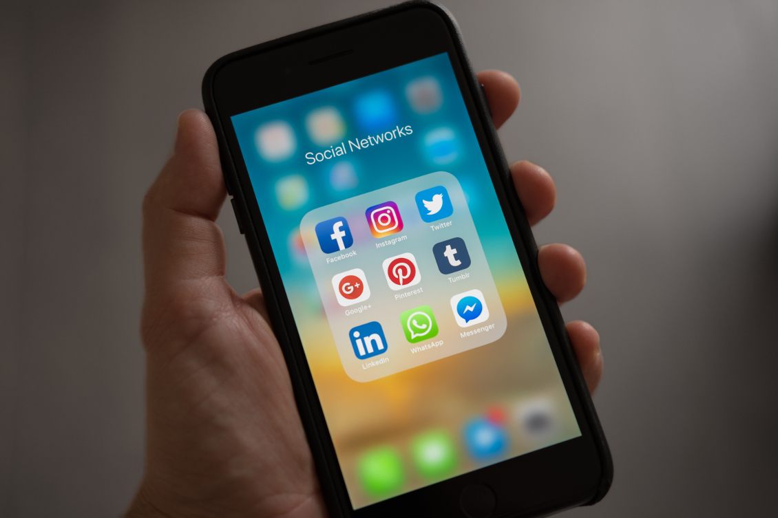 pexels-photo-Smartphone-L Das Smartphone als Babysitter?