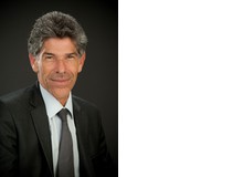 Philippe Gnaegi, Dr., ist Ökonom, ist Direktor von Pro Familia Schweiz und arbeitet als Dozent an der Uni Freiburg. Er ist verheiratet und Vater von drei erwachsenen Kindern.