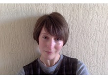 Anna Gielas stellt derzeit ihre Promotion an der britischen University of St Andrews fertig. Die Autorin schreibt über Erziehung, Psychologie und Neurowissenschaften für verschiedene deutschsprachige Medien.