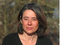 Dr. phil. Annette Cina ist Psychologin und Psycho-therapeutin. Sie arbeitet am Institut für Familienforschung und -beratung als Koordinatorin und Oberassistentin und ist in eigener Praxis als Psychotherapeutin tätig. Die 48-Jährige ist verheiratet und Mutter eines Sohnes und zweierTöchter. Sie lebt mit ihrer Familie in Fribourg.