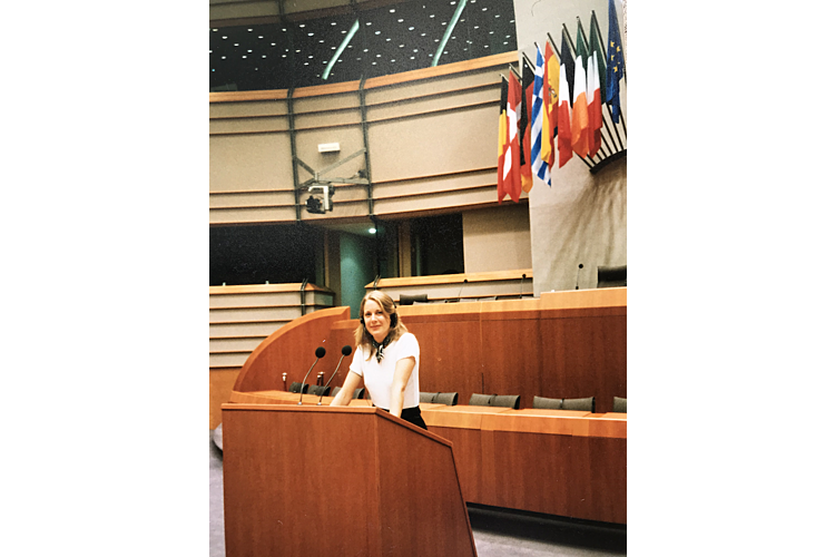 Ulrike Légé ist Biologin. In den 90er-Jahren arbeitete sie aktiv an Umweltschutzprojekten mit. Hier auf Besuch im Europaparlament als die ersten Umweltschutz-Gesetze verabschiedet wurden.