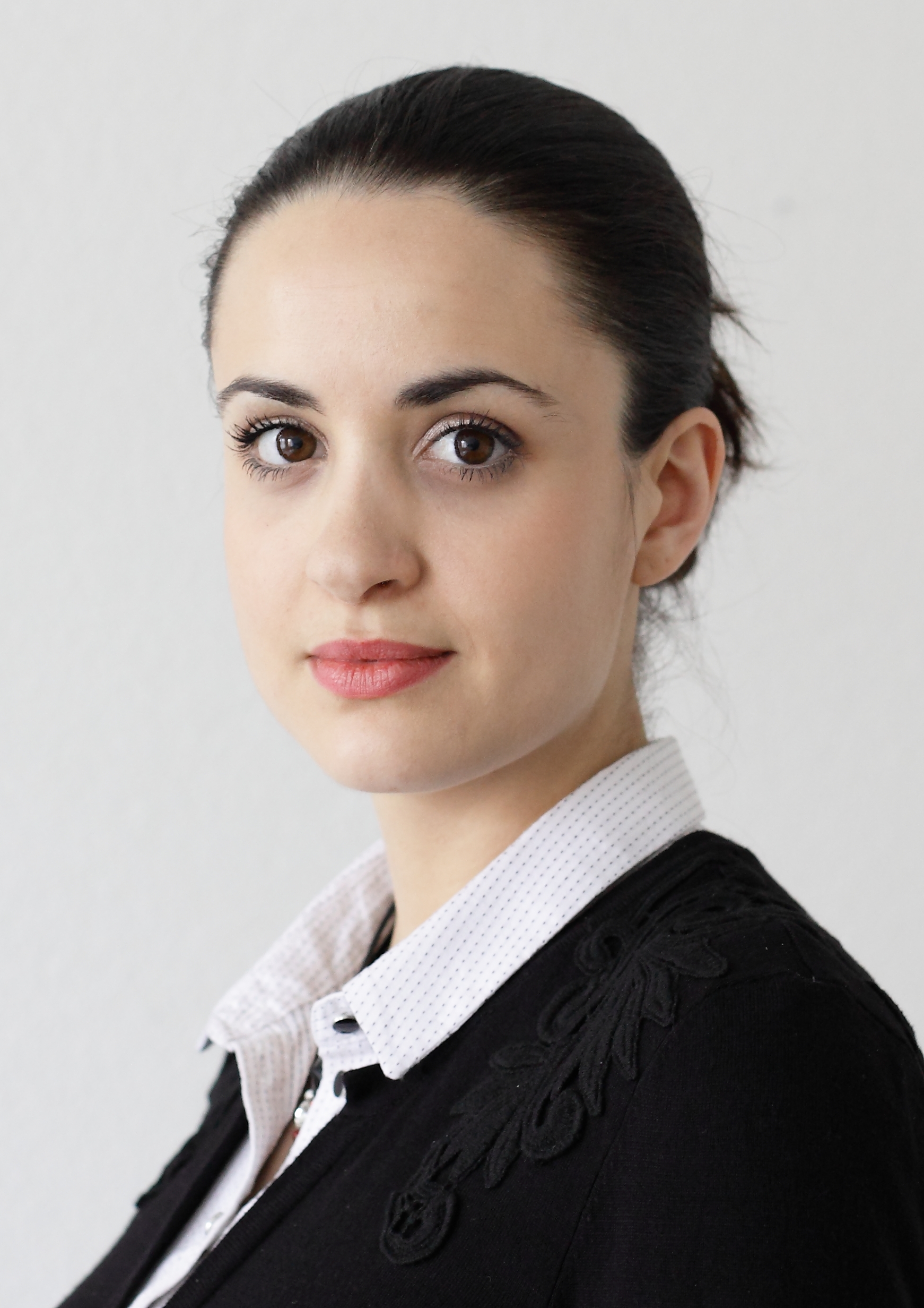Stefanie-Rietzler-Portrait-Farbe-1