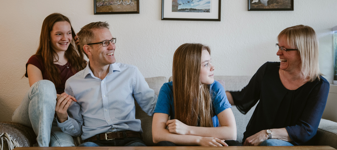 Eine Familie erzählt, wie sie auf ihre Bedürfnisse achtet.