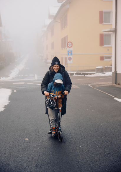 25-03-mutter-dossier-hauptteil-ab-hoch-1