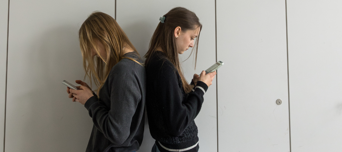 25-04-social-media-soziale-medien-netzwerke-editorial-hefterscheinung-nik-niethammer-schweizer-elternmagazin-fritz-und-fraenzi-hg Social Media: Unser Thema im April