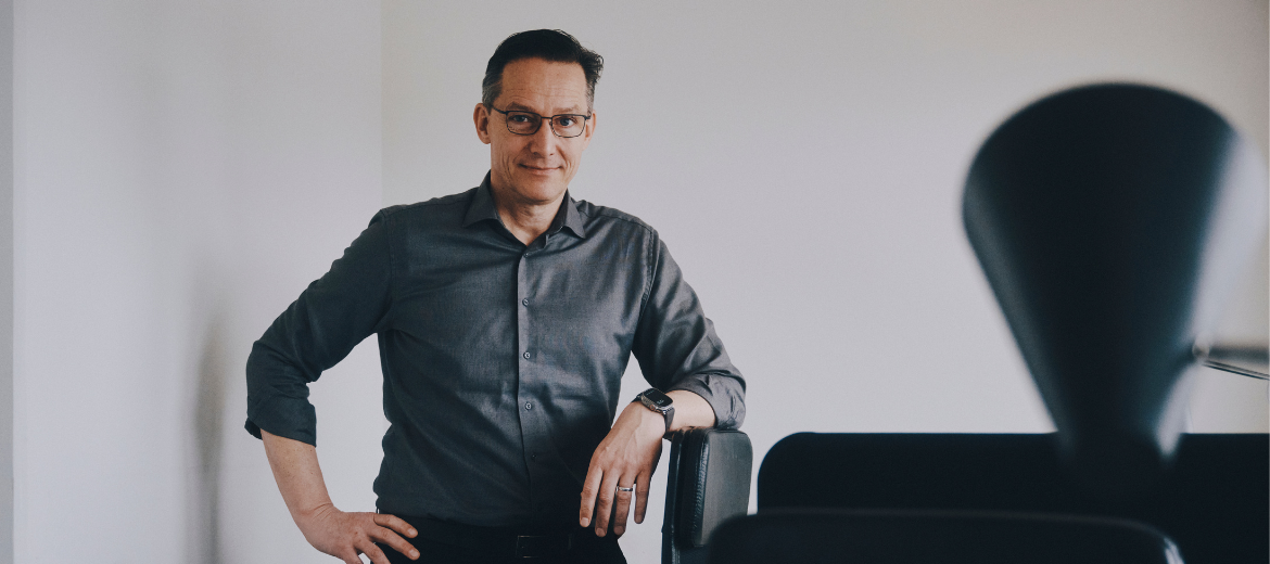 25-06-handy-monatsinterview-wolff-schweizer-elternmagazin-hg Umgang mit Handy bei Kindern und Jugendlichen: Interview mit Medienexperte Daniel Wolff